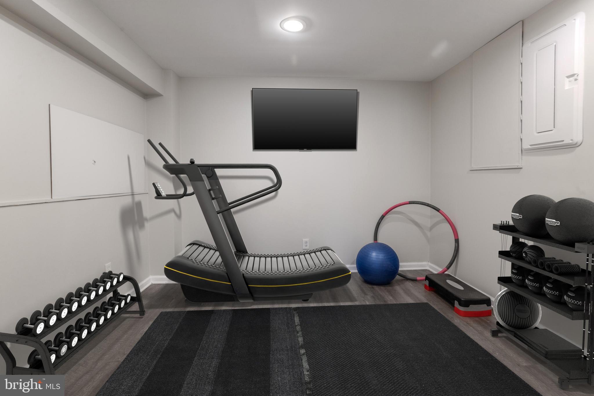 626 Sunderland Ave W