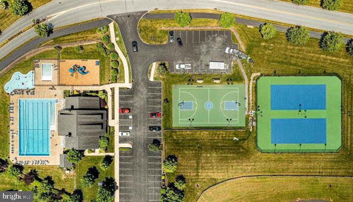 626 Sunderland Ave W