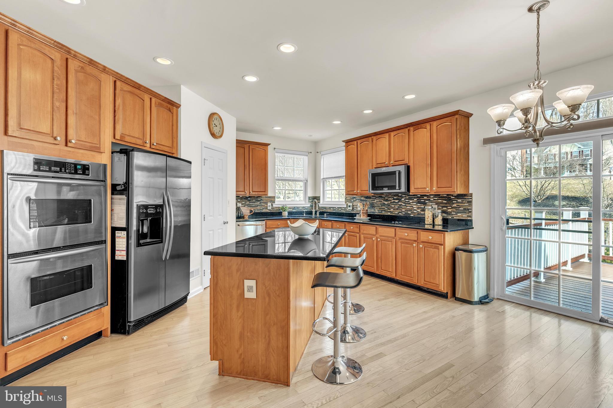 626 Sunderland Ave W