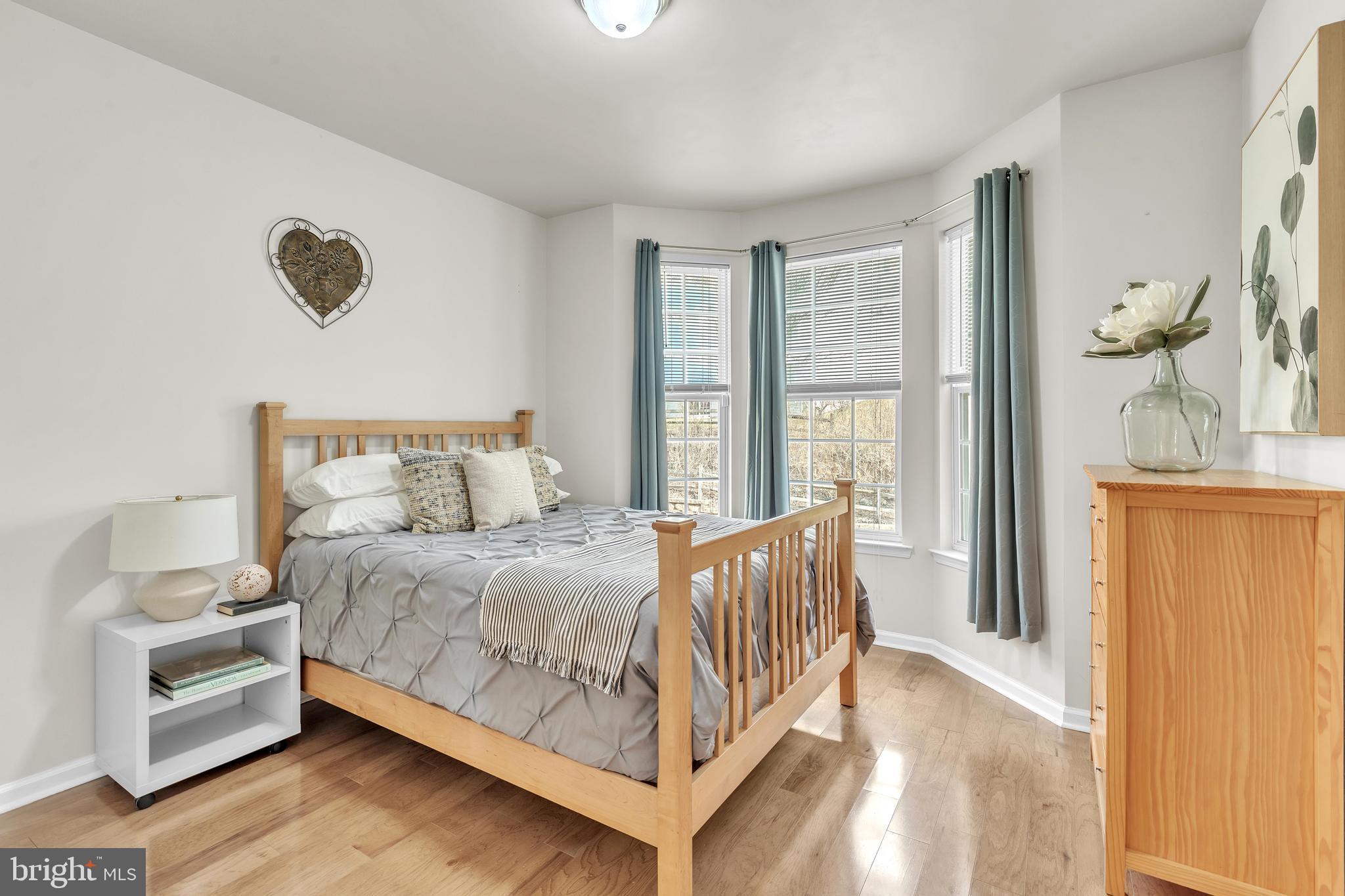 626 Sunderland Ave W