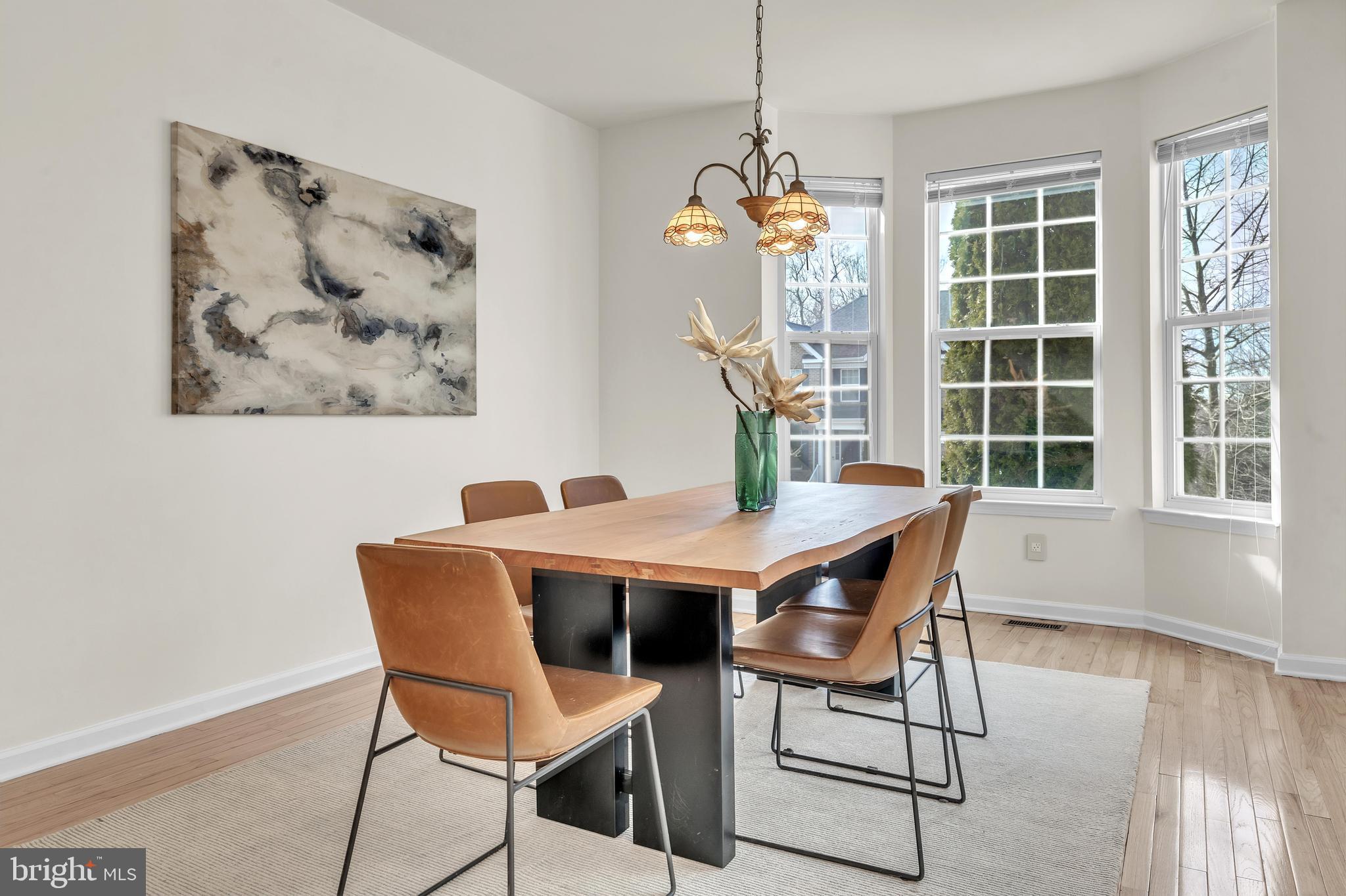 626 Sunderland Ave W