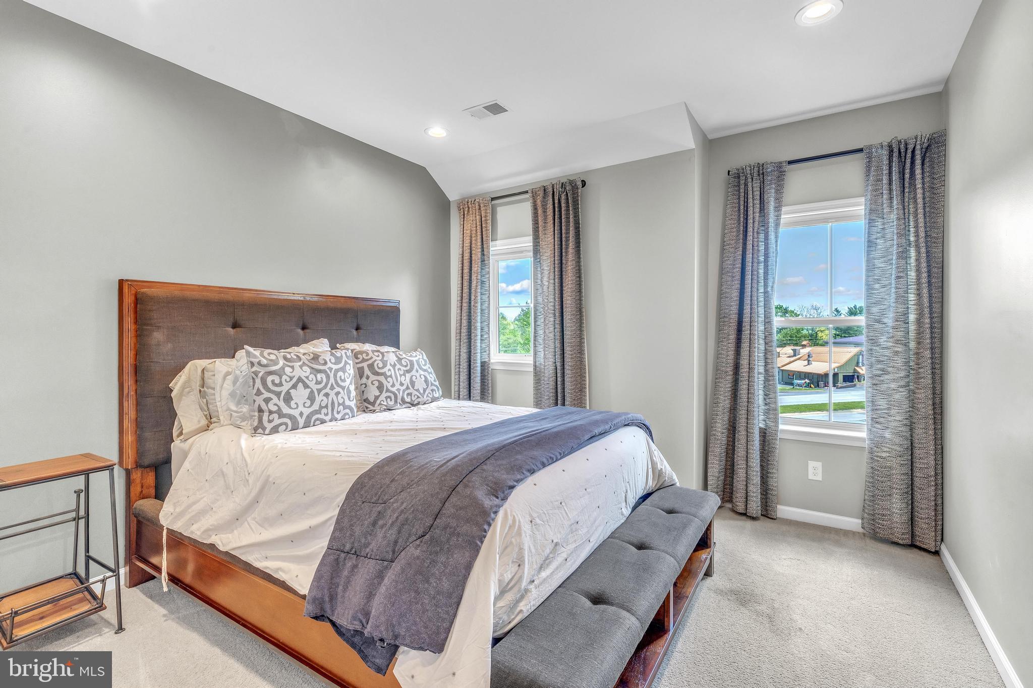 4 NEW COUNTRYSIDE DRIVE