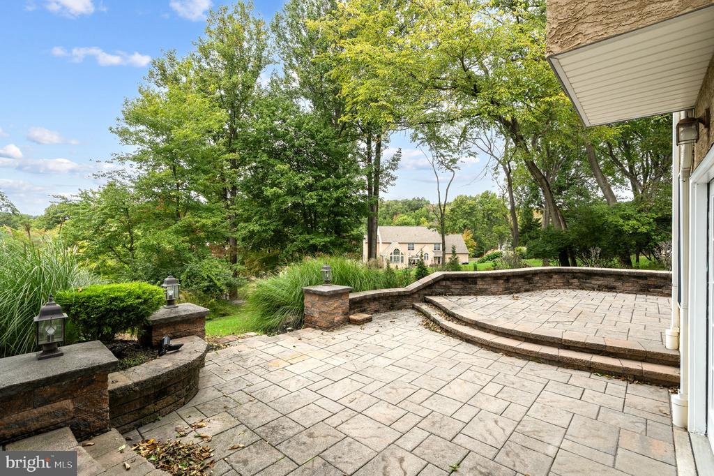904 VICTORIA COURT