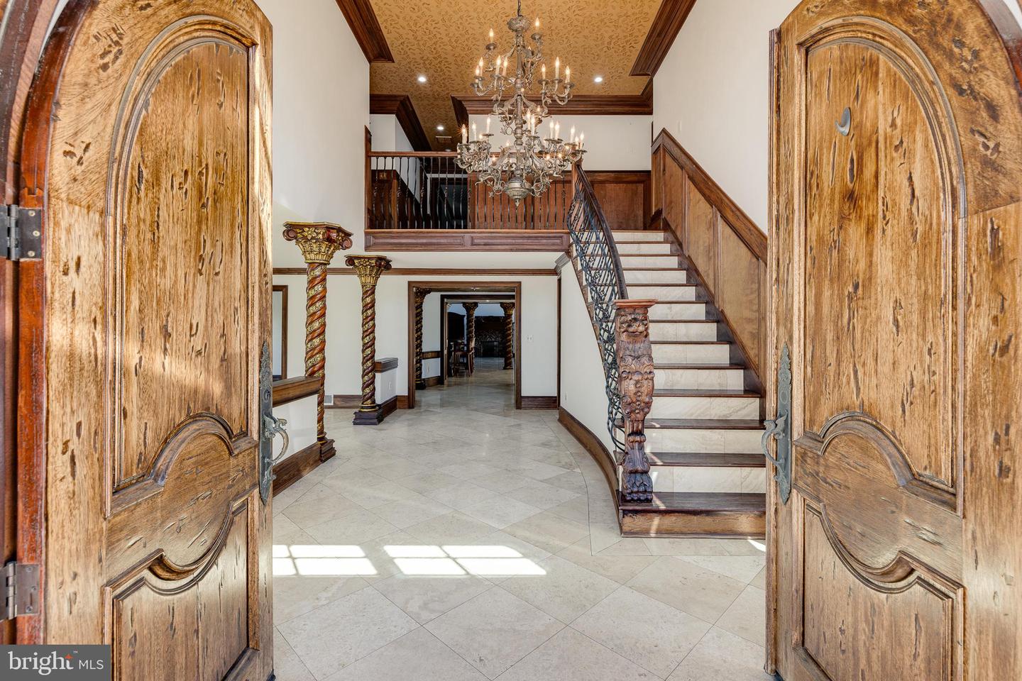 2 COLLEGE AVENUE