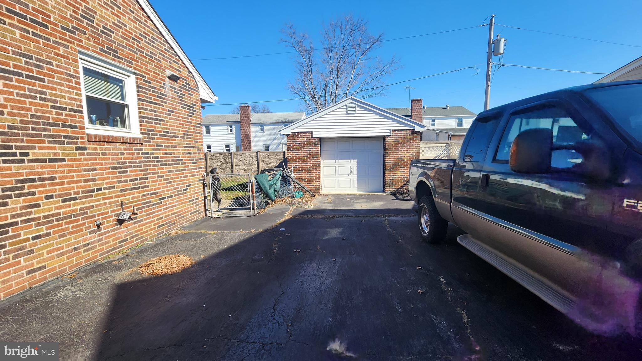 536 Sylvania Ave