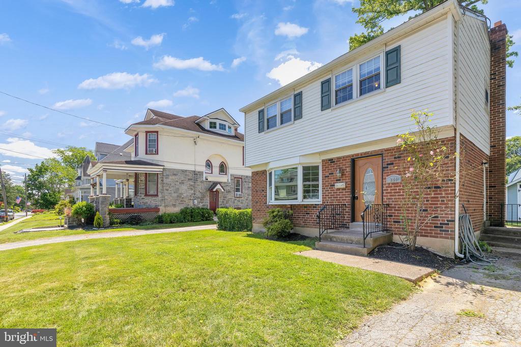 244 W Ridley Ave