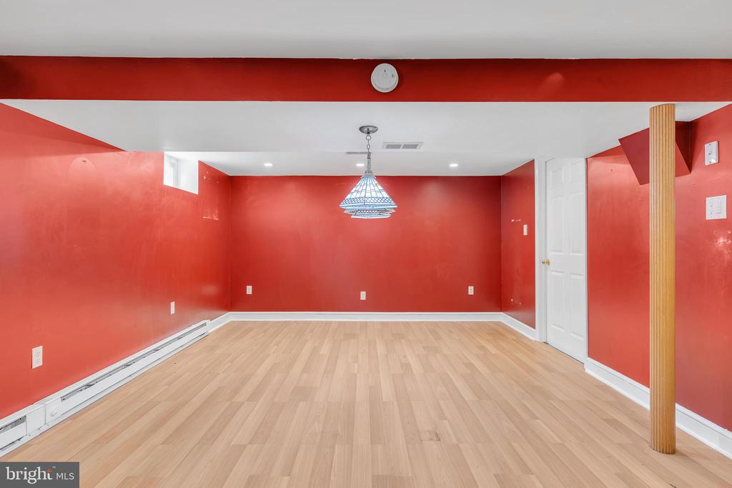 244 W Ridley Ave