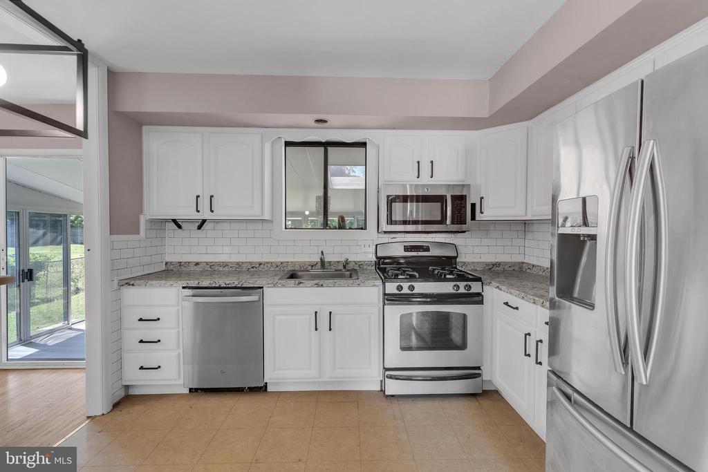 244 W Ridley Ave