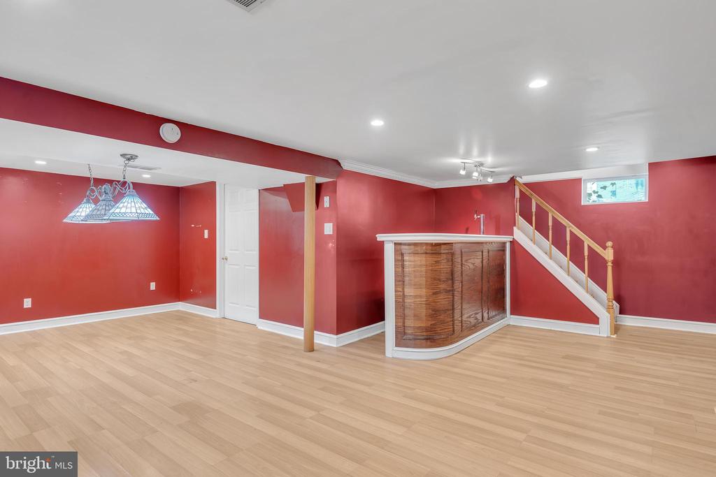 244 W Ridley Ave