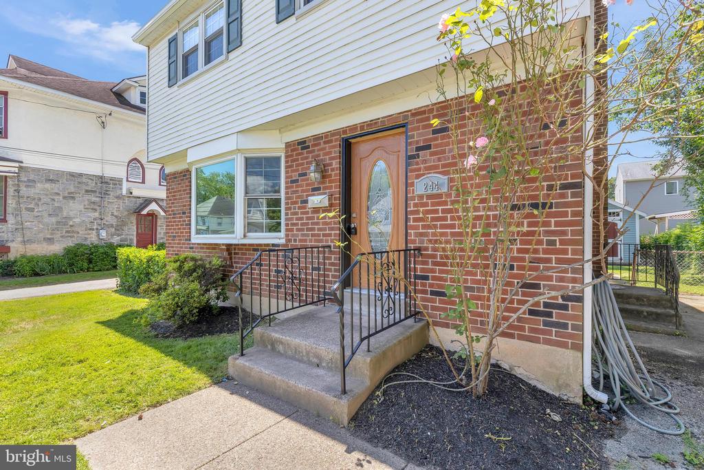 244 W Ridley Ave