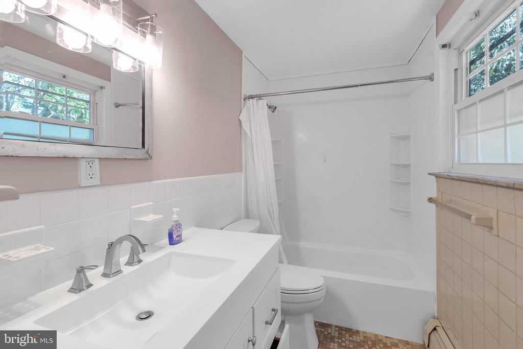 244 W Ridley Ave