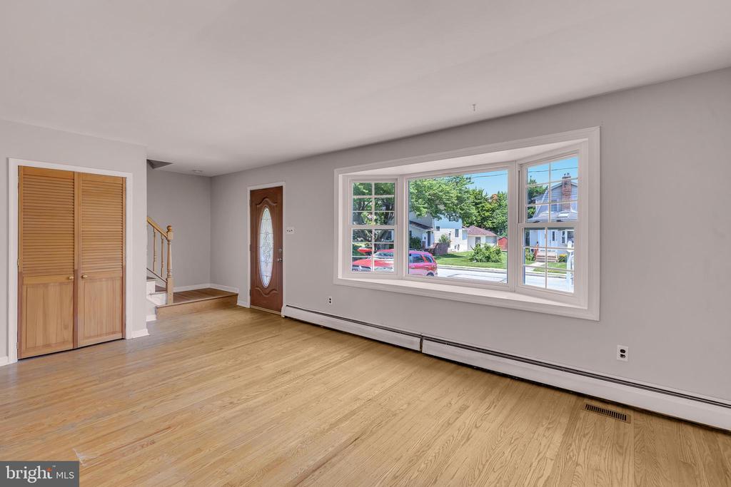 244 W Ridley Ave