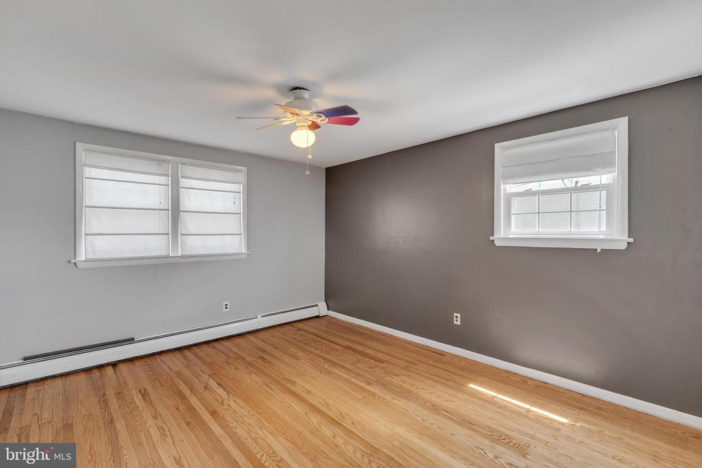 244 W Ridley Ave