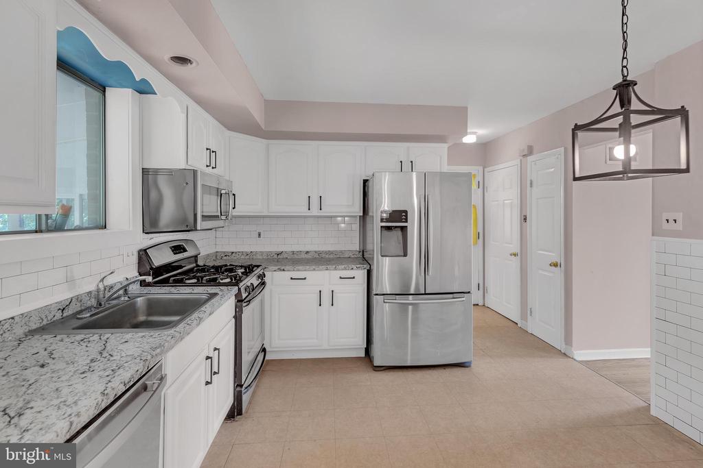 244 W Ridley Ave
