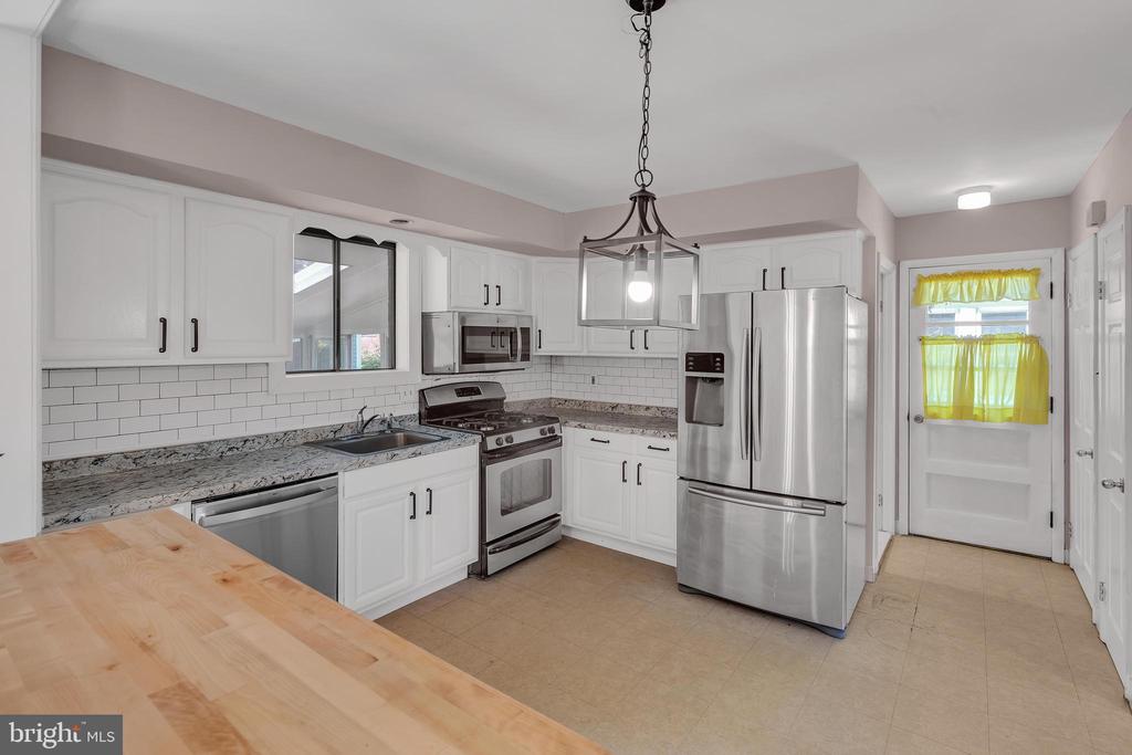 244 W Ridley Ave