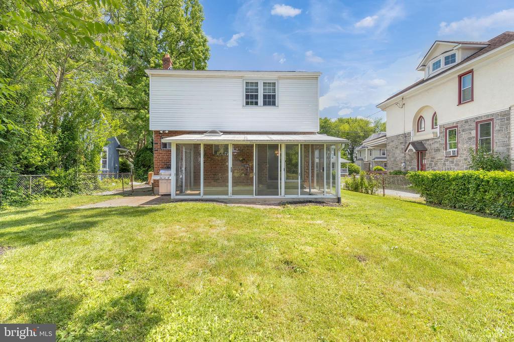 244 W Ridley Ave