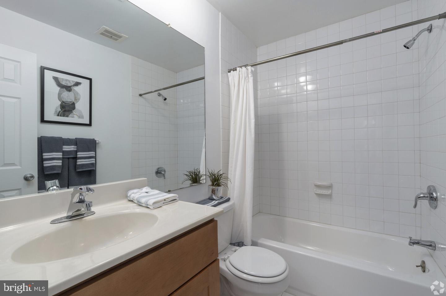 284 IVEN AVE #2B-272-1B