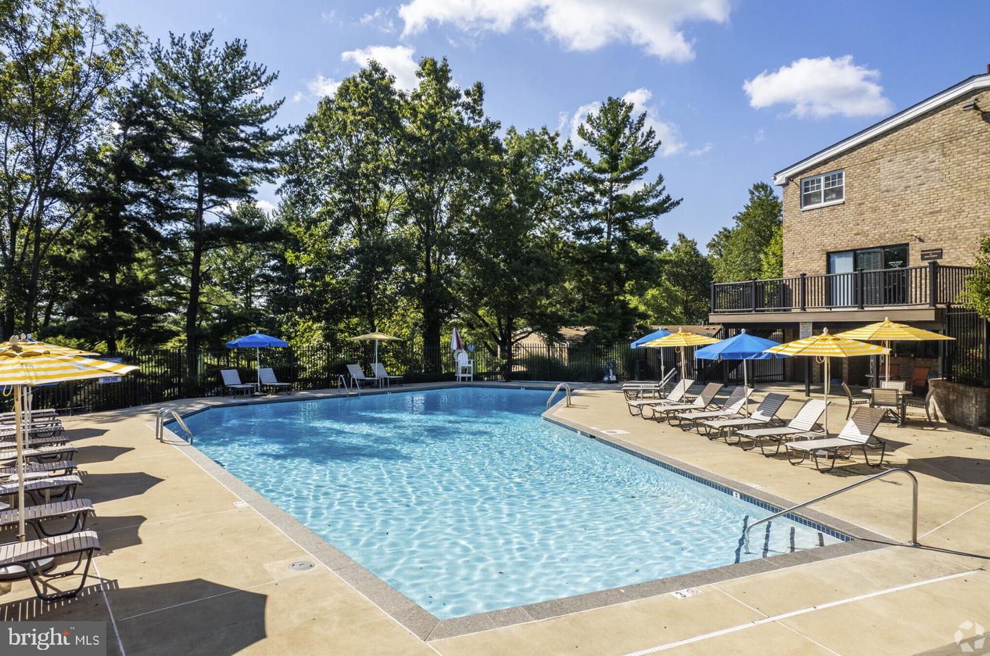 284 IVEN AVE #2B-294-2B