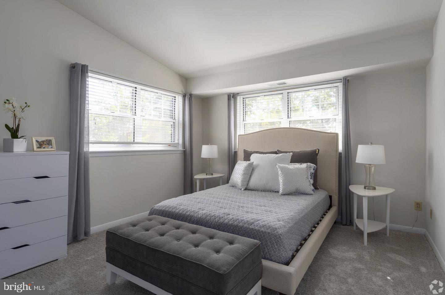 284 IVEN AVE #2B-258-3B