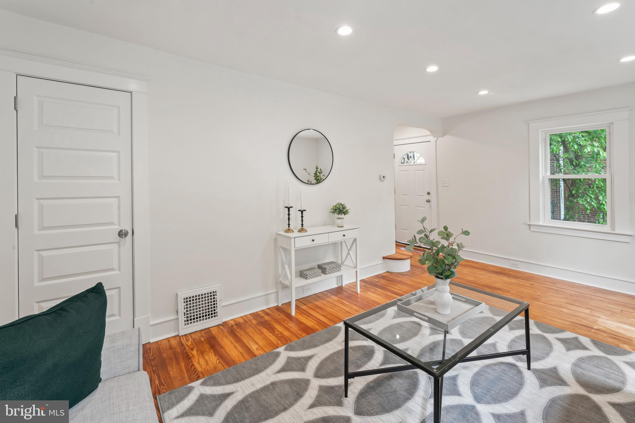 615 Jansen Ave
