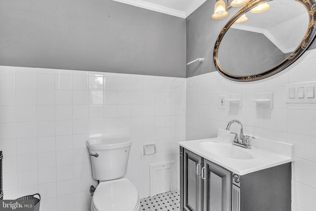 306 Gorsuch St #100