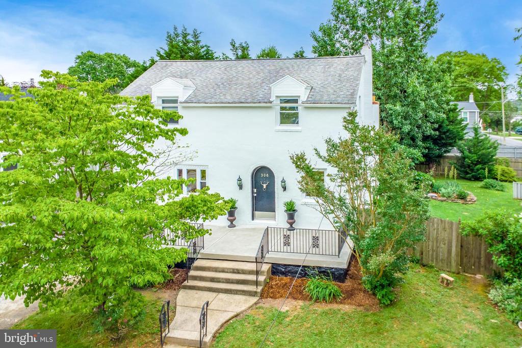 306 Gorsuch St #100