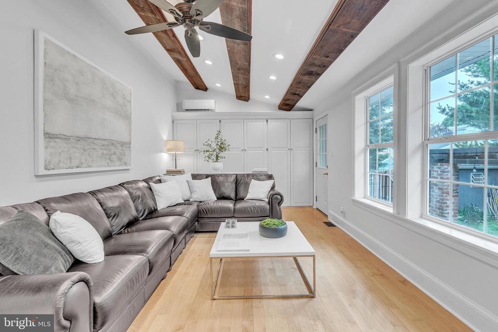 306 Gorsuch St #100
