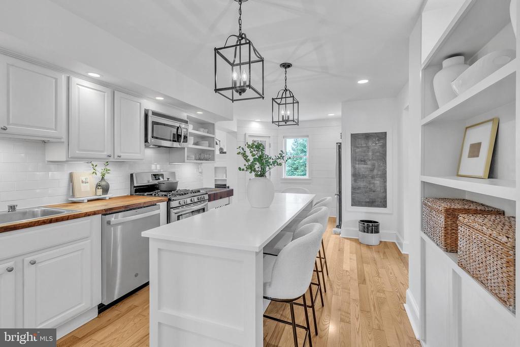 306 Gorsuch St #100