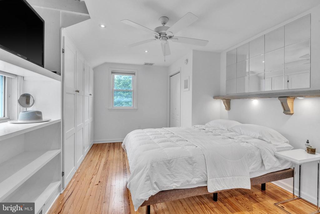 306 Gorsuch St #100