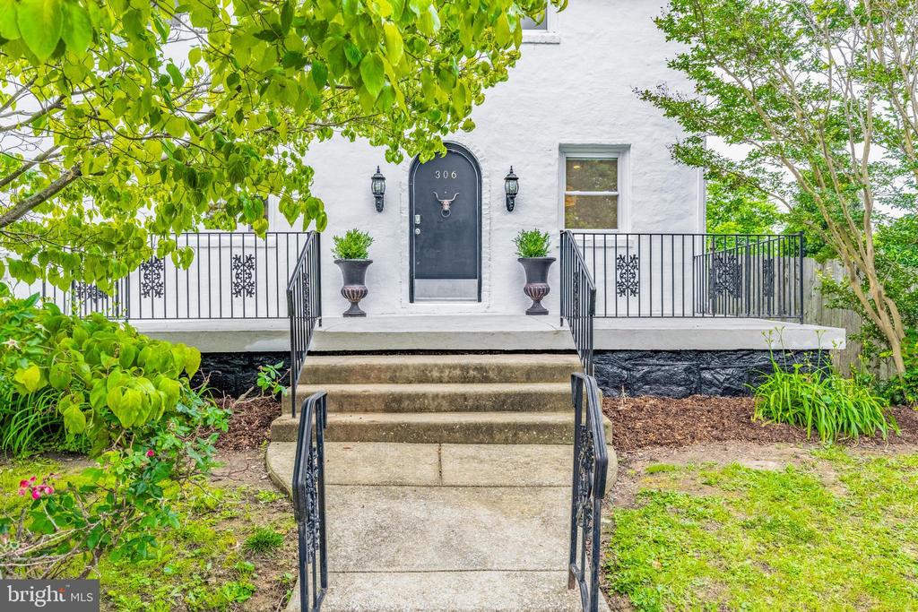 306 Gorsuch St #100