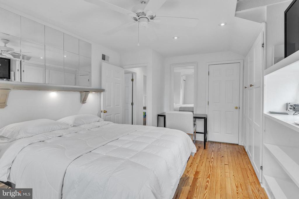 306 Gorsuch St #100