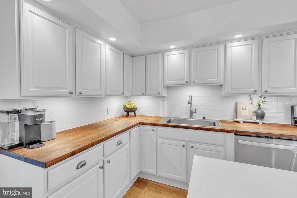 306 Gorsuch St #100