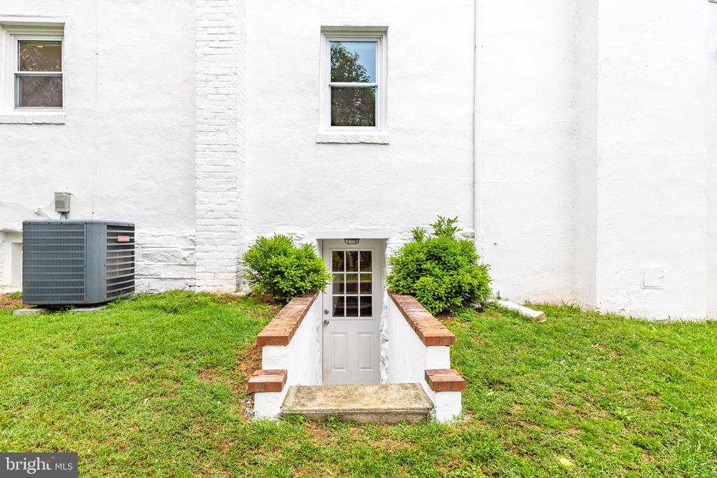 306 Gorsuch St #100