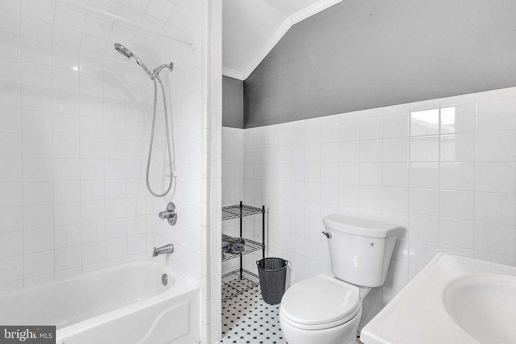 306 Gorsuch St #100