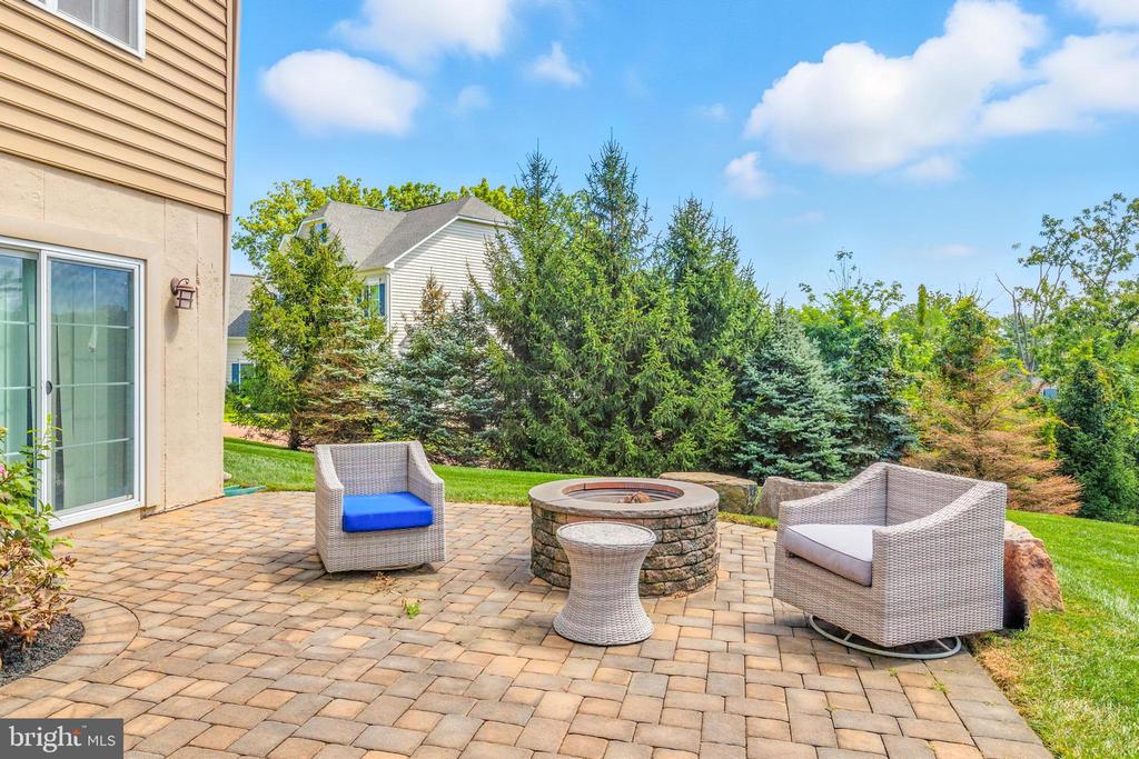 24 Oakmont Cir