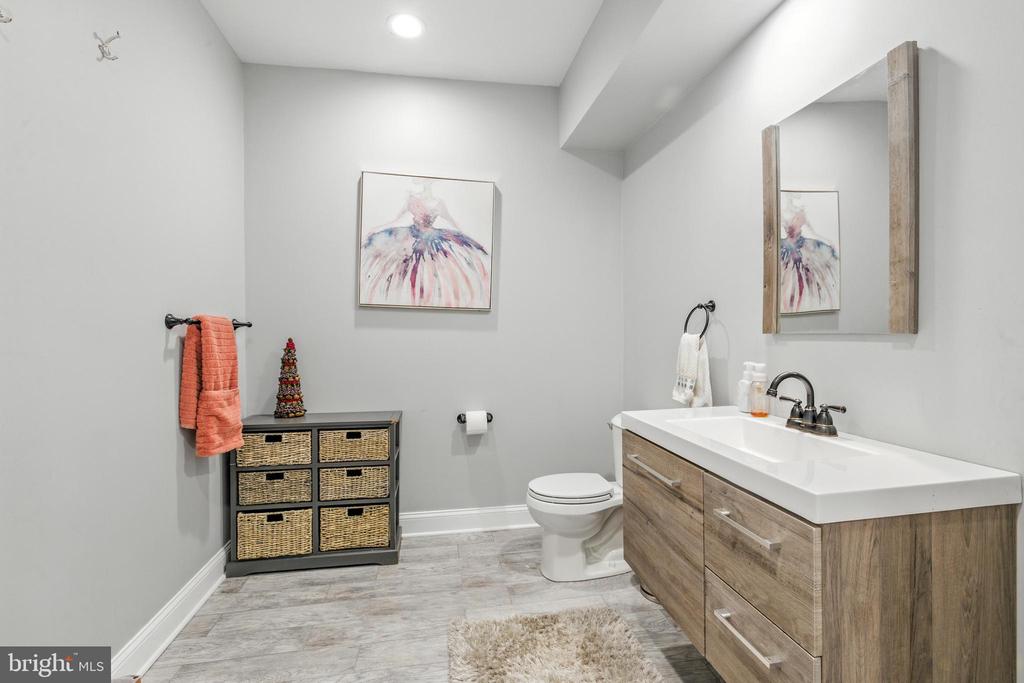 24 Oakmont Cir