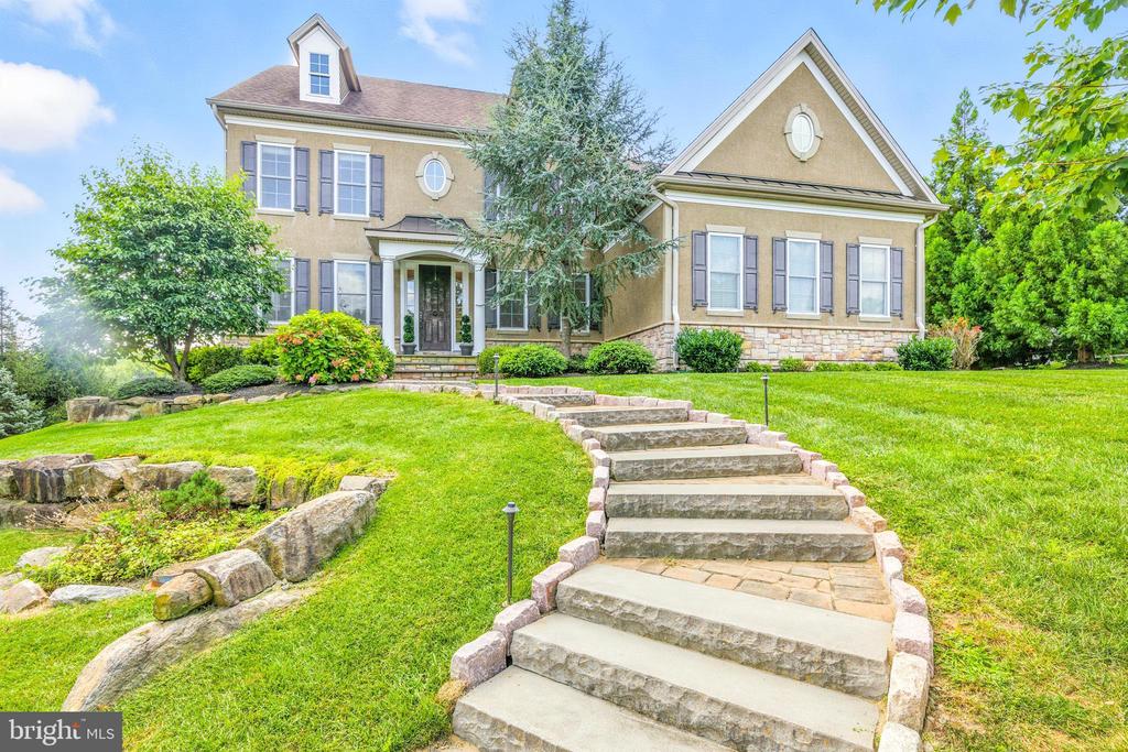 24 Oakmont Cir