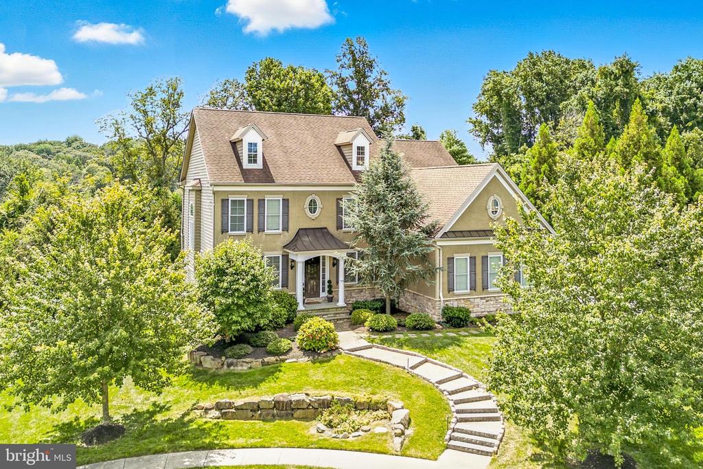 24 Oakmont Cir