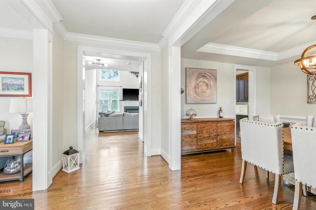 24 Oakmont Cir