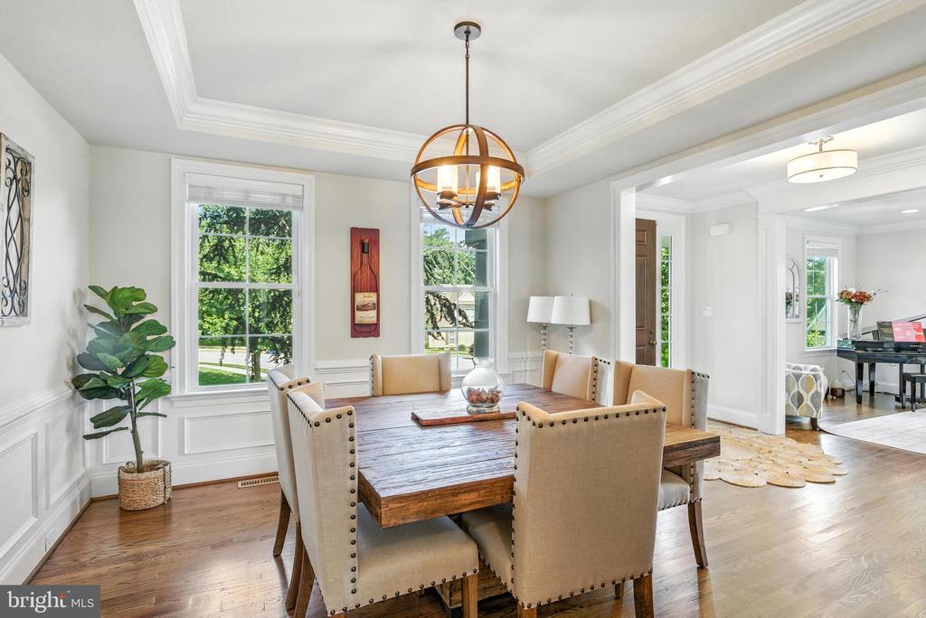 24 Oakmont Cir