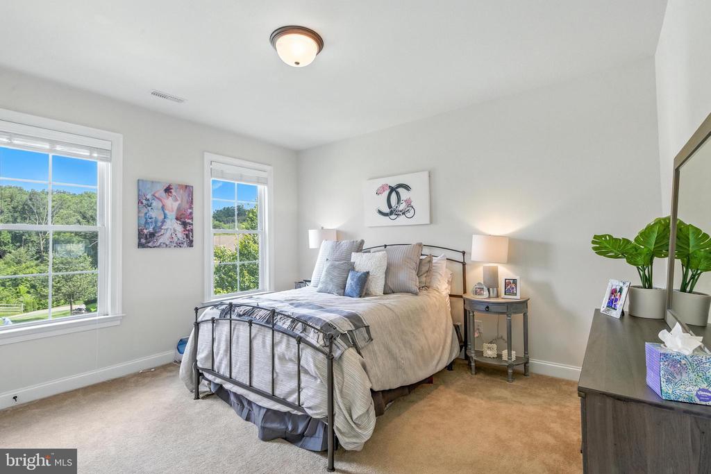 24 Oakmont Cir