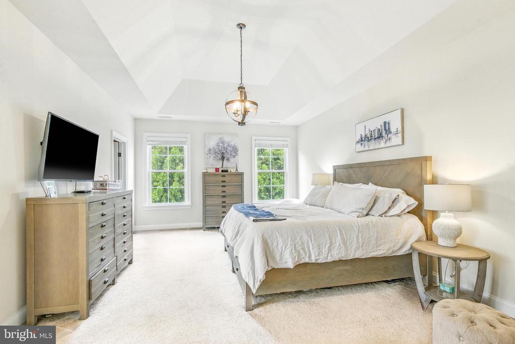 24 Oakmont Cir