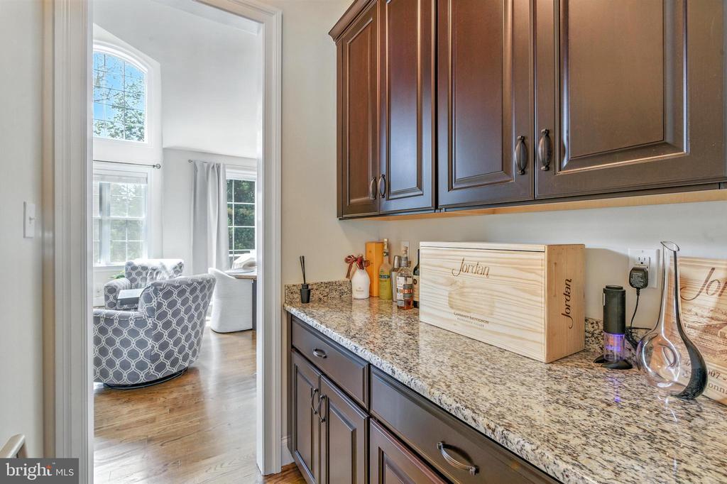 24 Oakmont Cir