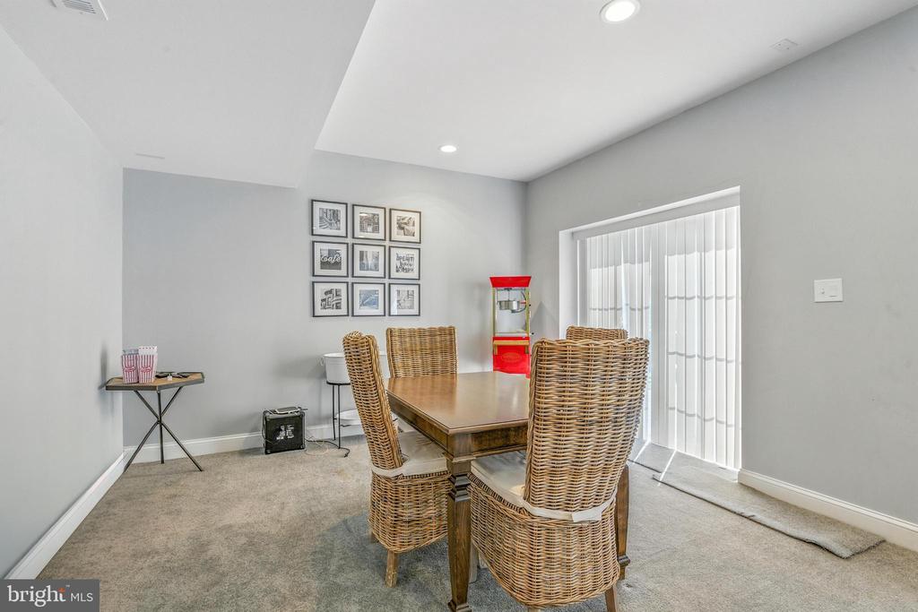 24 Oakmont Cir