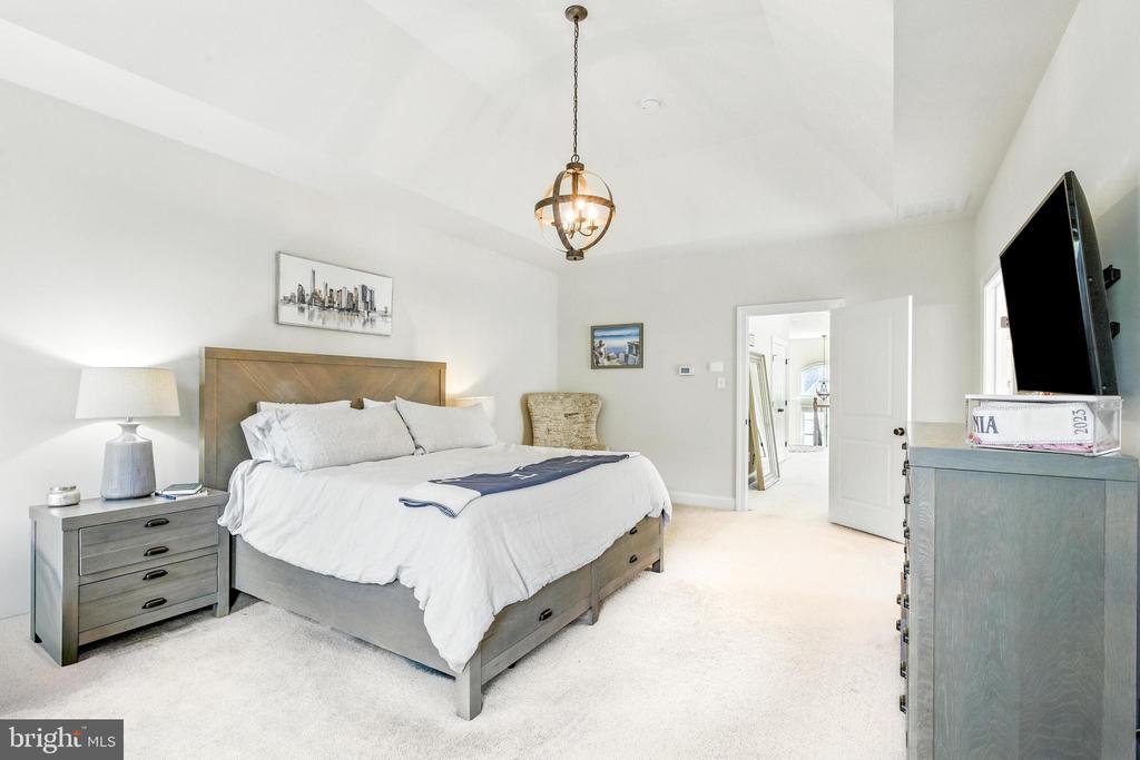 24 Oakmont Cir