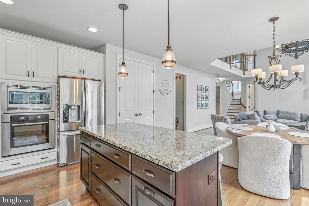 24 Oakmont Cir