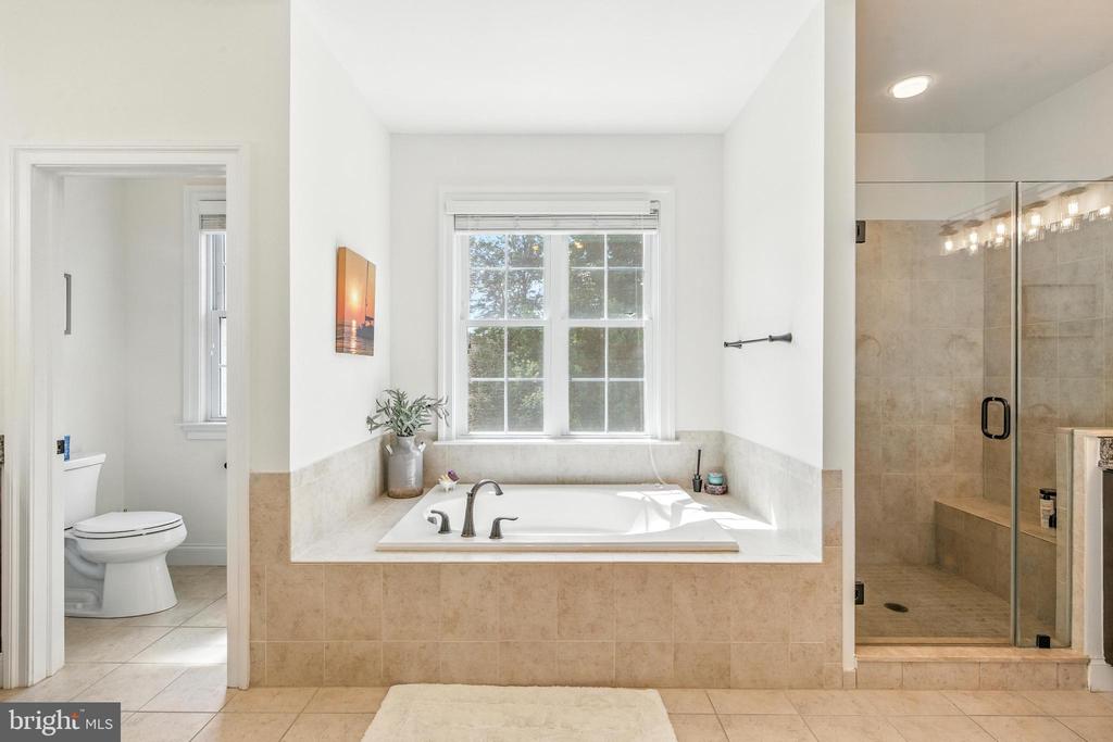 24 Oakmont Cir
