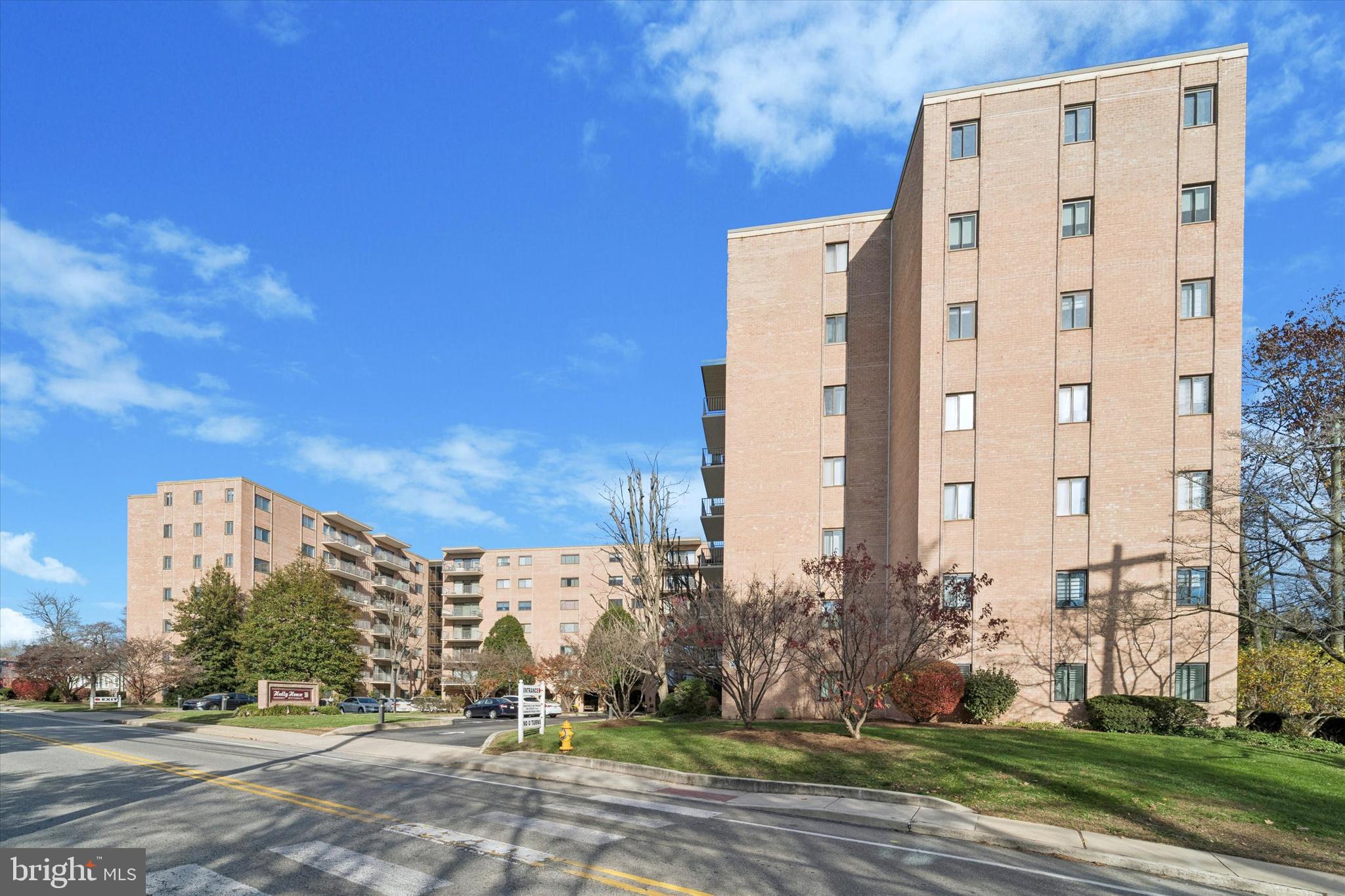 501 N PROVIDENCE ROAD 411