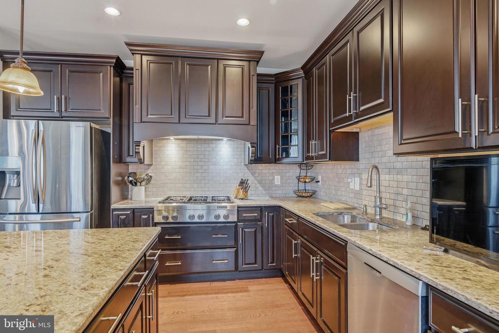 309 CORVUS CIRCLE