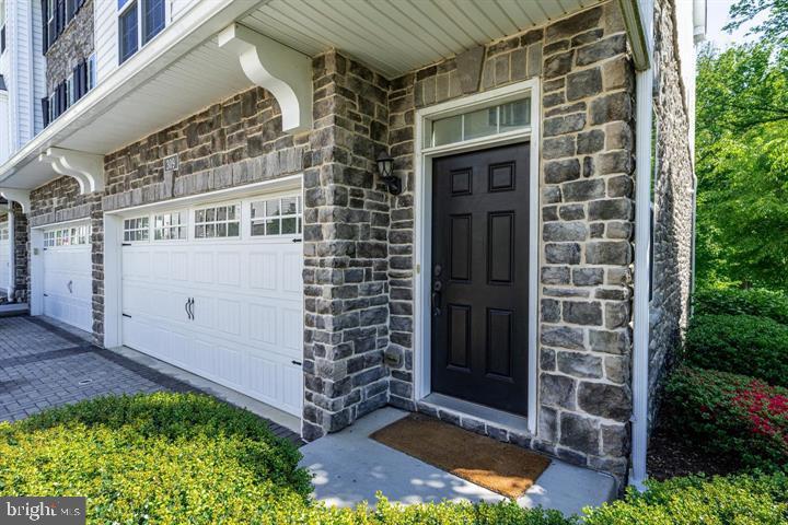 309 CORVUS CIRCLE